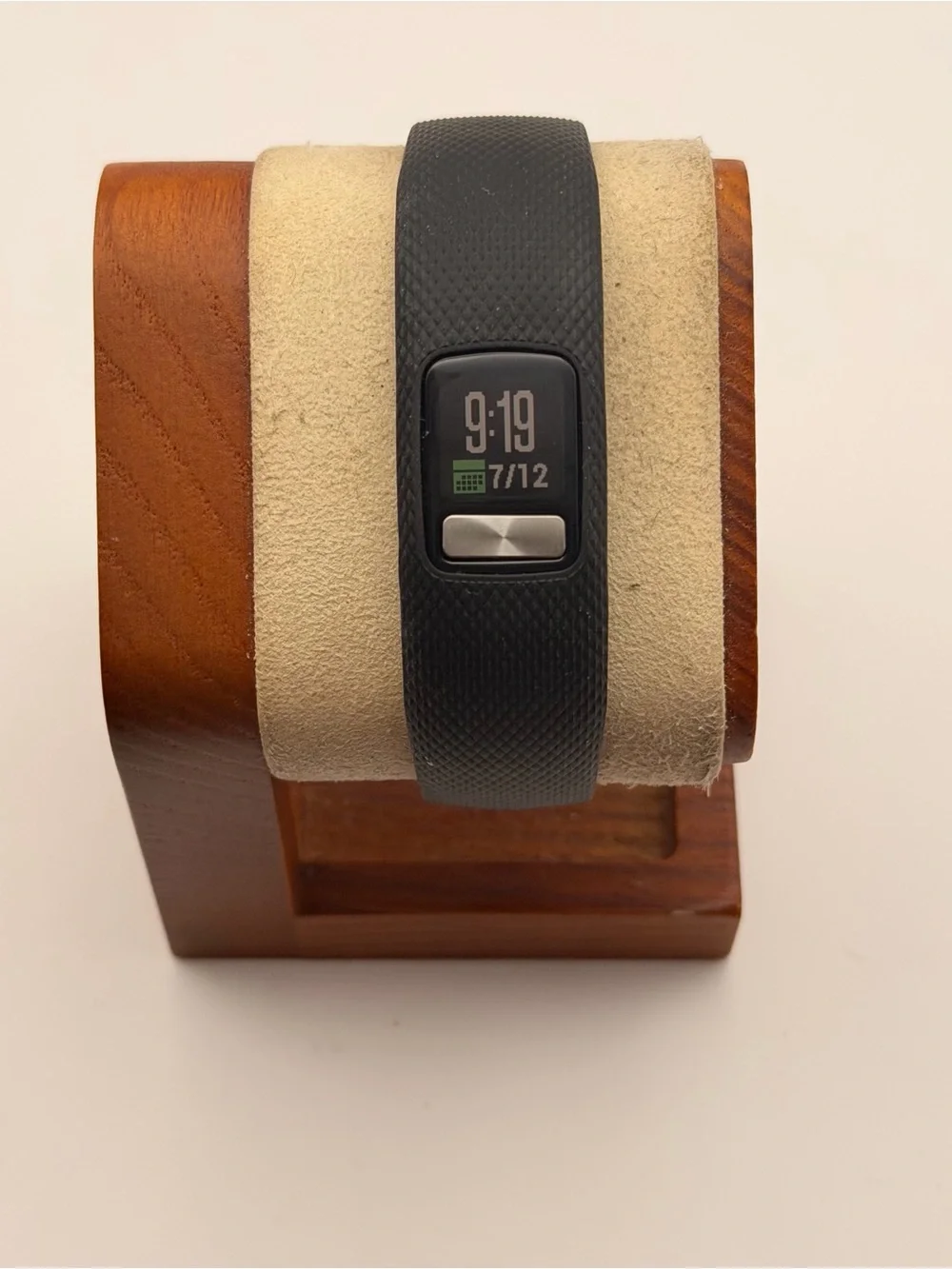 Garmin Vivofit 4, Black, Excellent, New Batteries, Smart Watch, Fitness Tracker